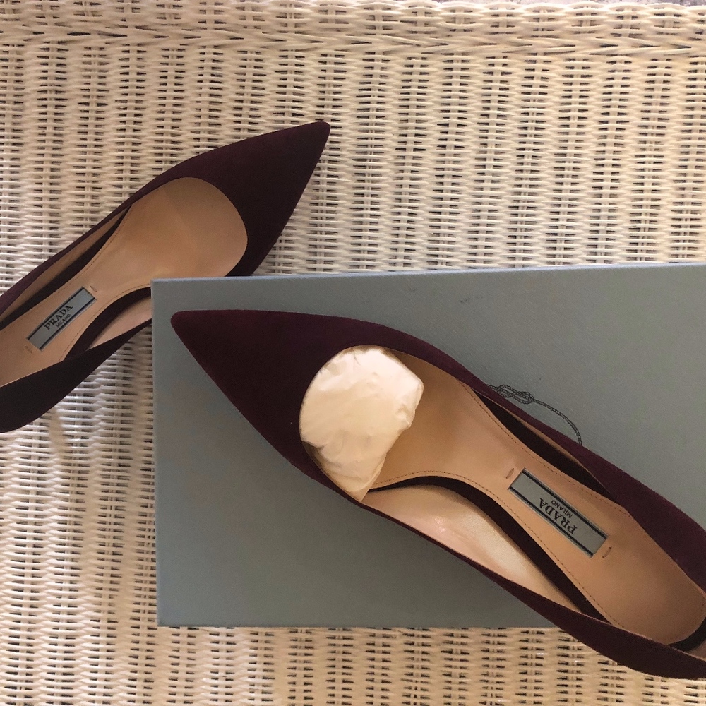 Womens Prada Classic Suede Pumps Size 38 Color: Wi